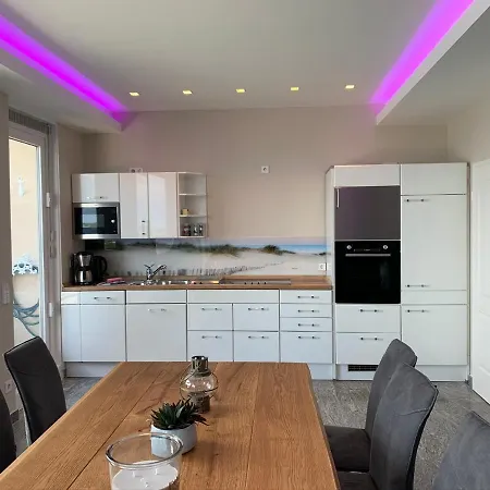 App 827 - Penthouse Apartment